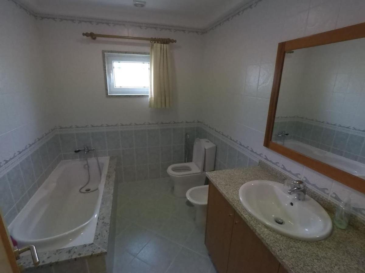 Valadas Guest House Canedo  ภายนอก รูปภาพ