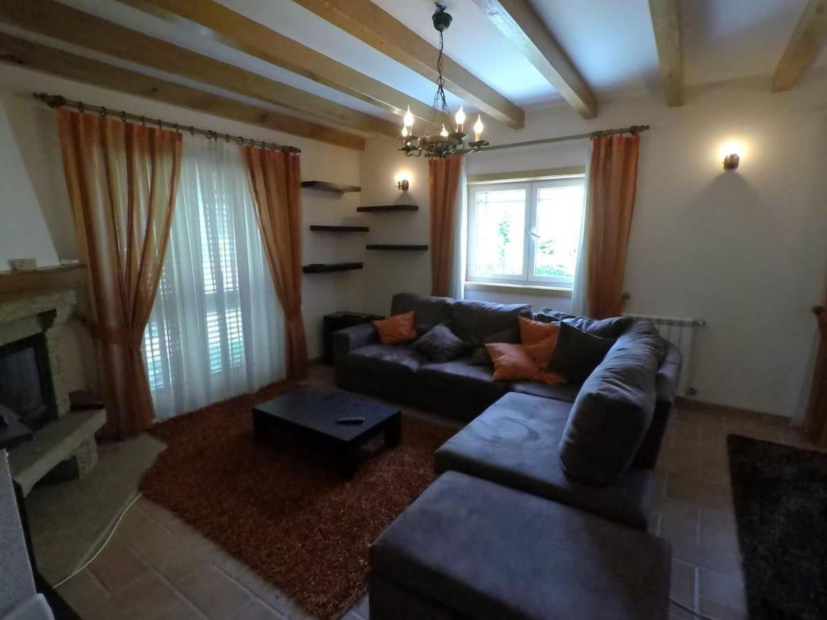 Valadas Guest House Canedo  ภายนอก รูปภาพ