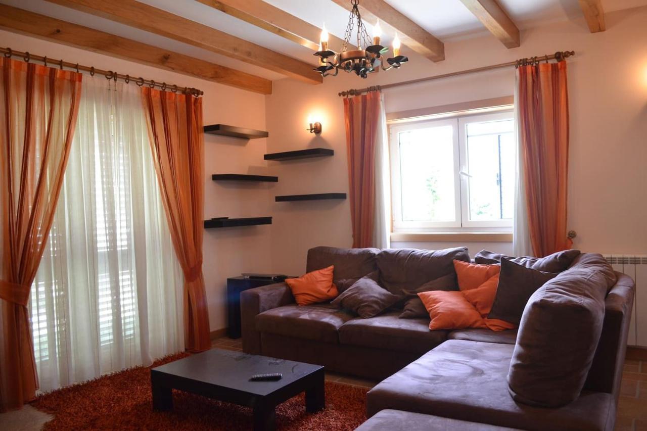 Valadas Guest House Canedo  ภายนอก รูปภาพ