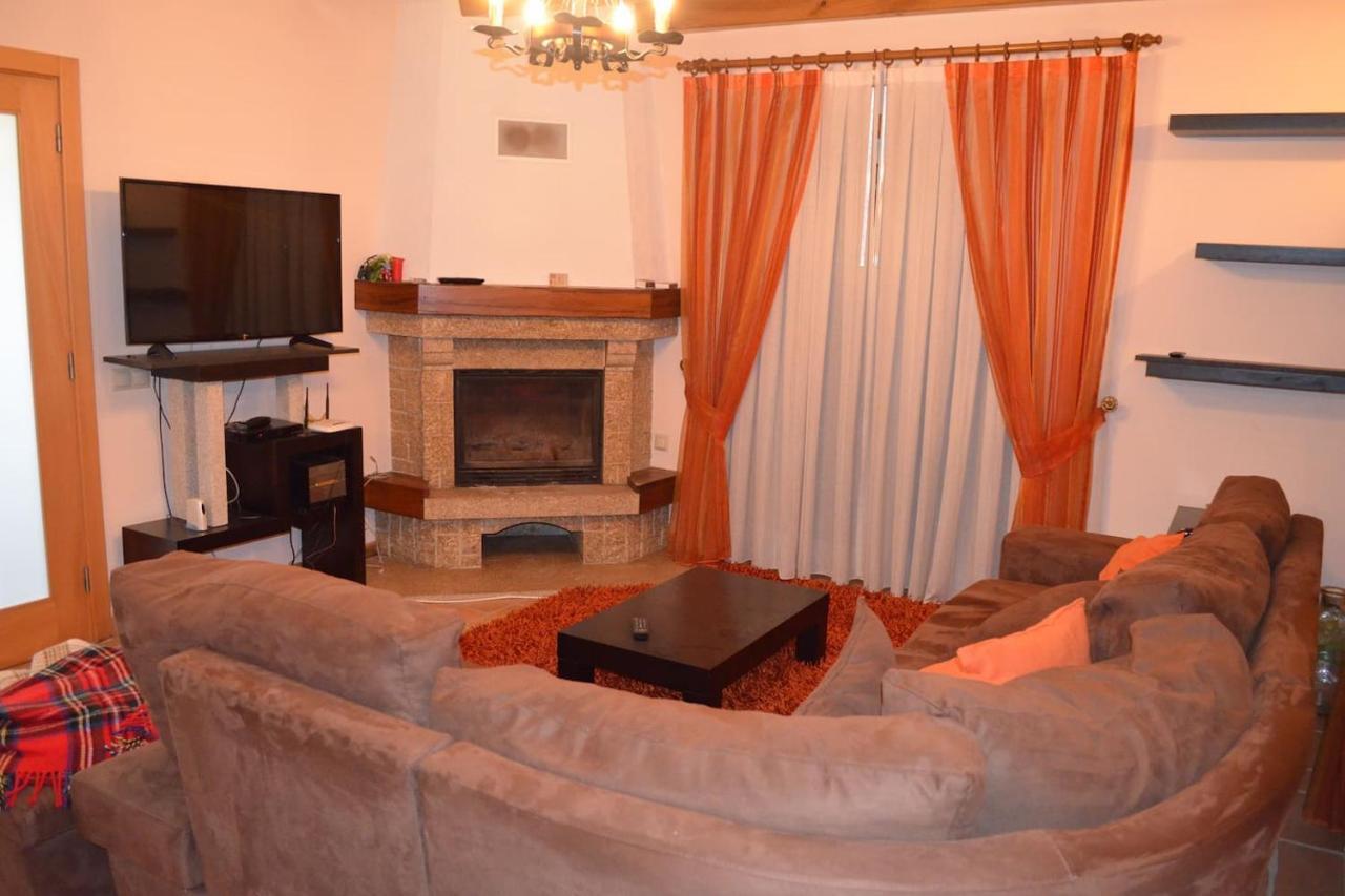 Valadas Guest House Canedo  ภายนอก รูปภาพ